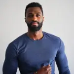 Une photo de profil d'un homme barbu au cheveux noir qui a laissé un avis sur Google pour les services de massages de Yan Dubord Massothérapeute Perceur.